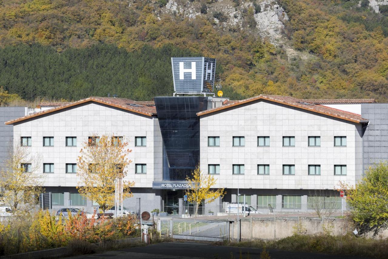 Hotel Plazaola Irurtzun Bagian luar foto