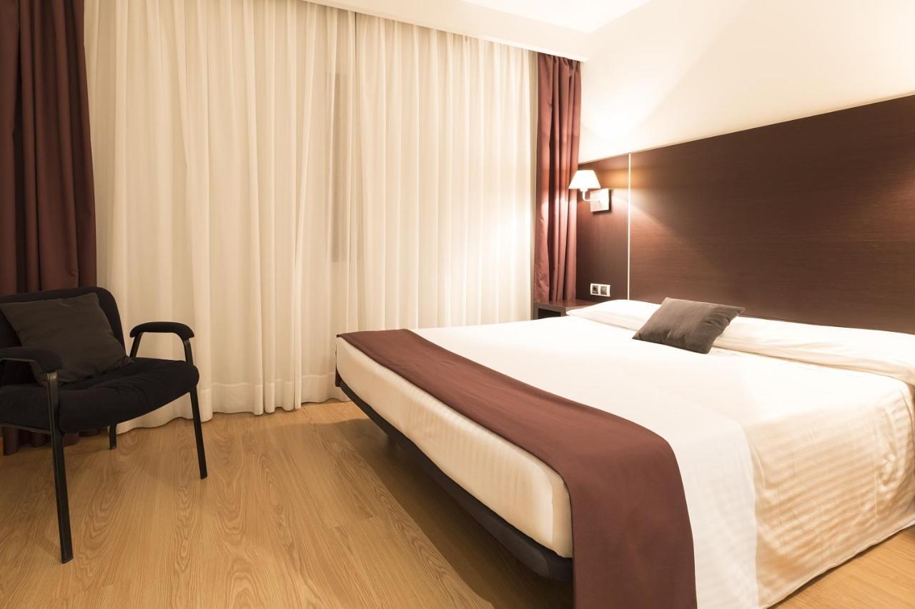 Hotel Plazaola Irurtzun Bagian luar foto