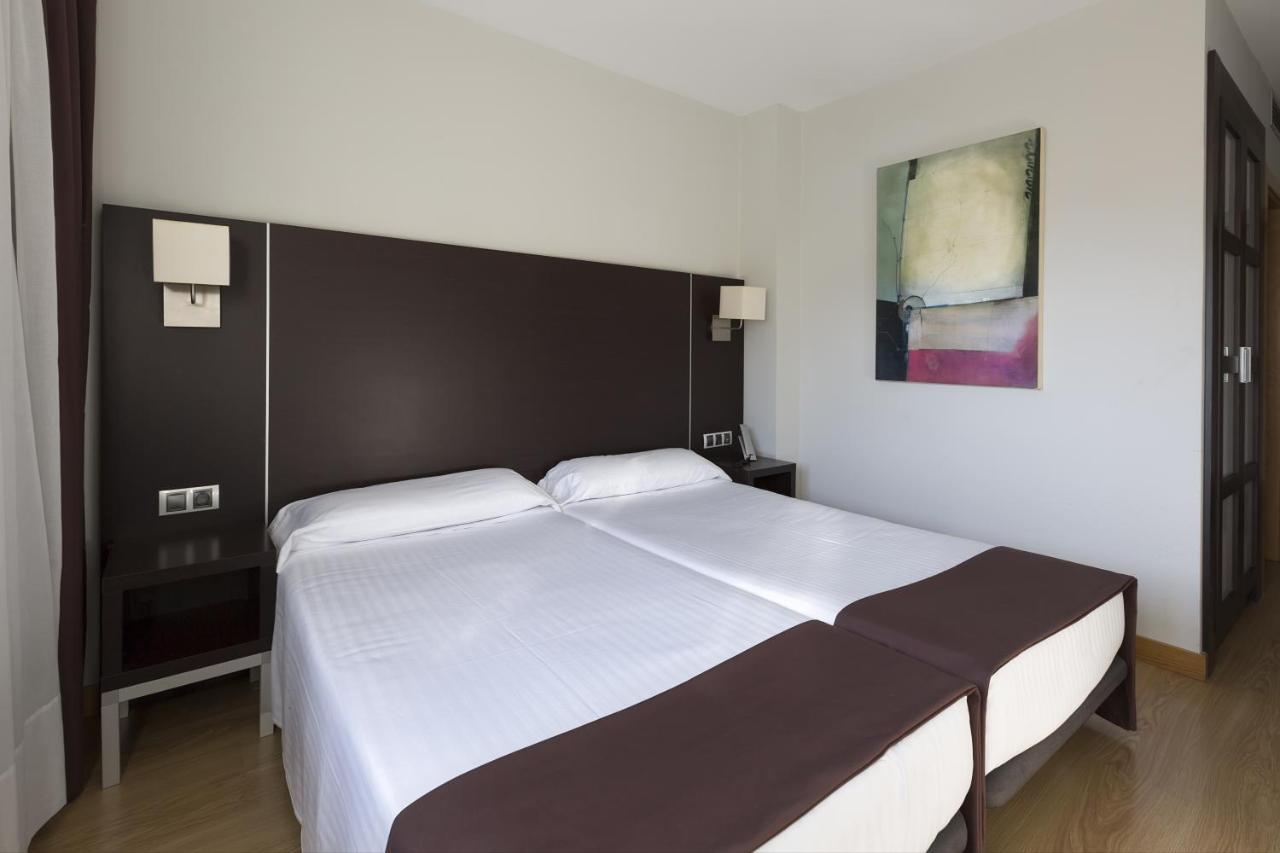 Hotel Plazaola Irurtzun Bagian luar foto