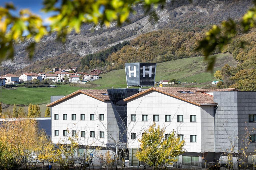 Hotel Plazaola Irurtzun Bagian luar foto